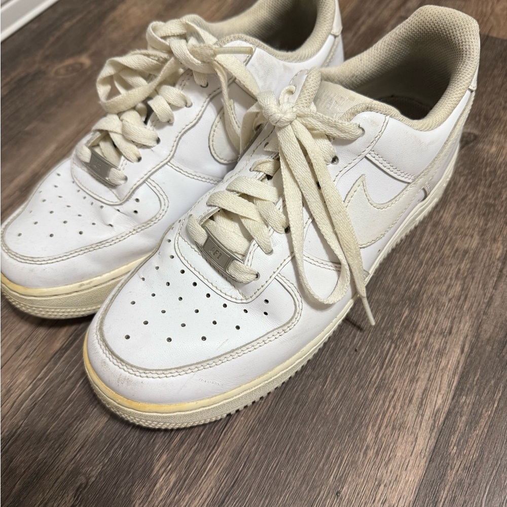 White nike Air Force